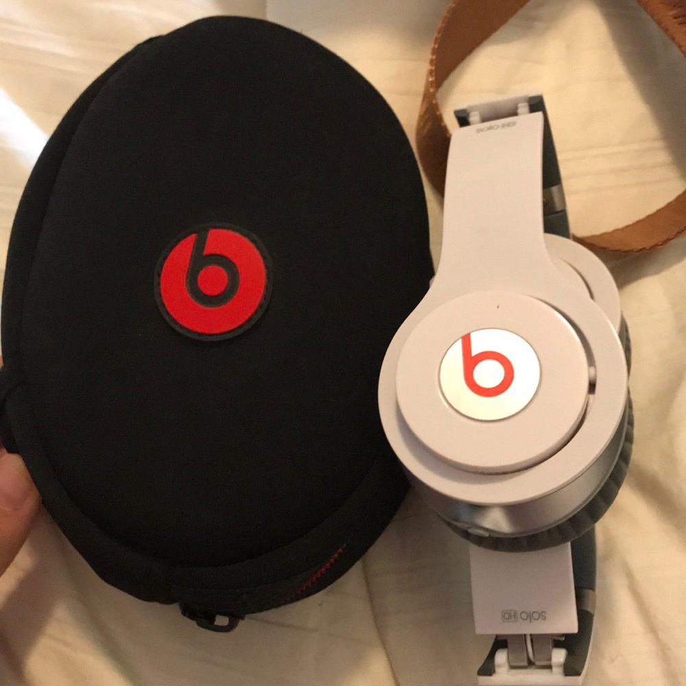 White beats solos